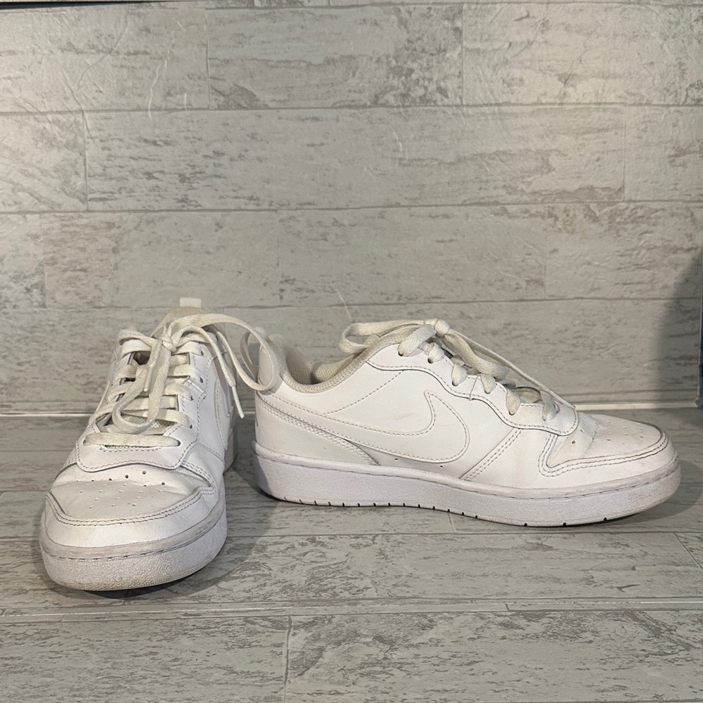 White Nike youth Sneakers size 6